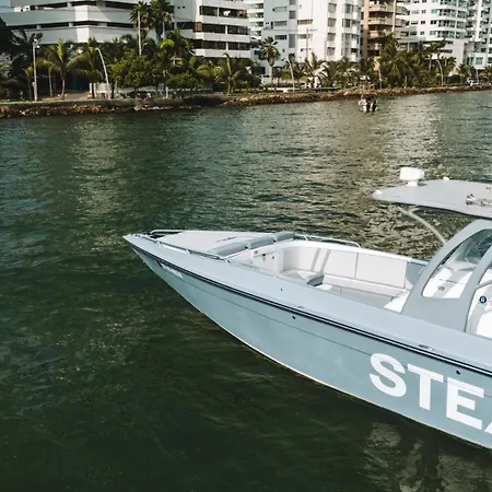 Hotel en barco Lancha De Lujo 38ft *
