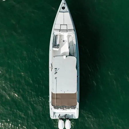 Hotel en barco Lancha De Lujo 38ft *